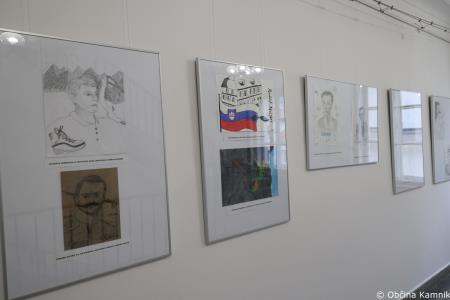 V prostorih občinske stavbe na ogled razstava literarnih in likovnih del na temo Častni občan Kamnika (63)